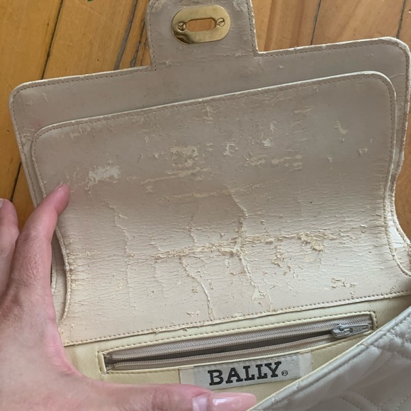 Vintage Bally lambskin cream quilted crossbody or shoulder double flap bag - Picture 7 of 7